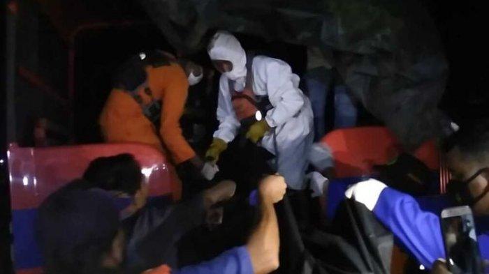 jenazah sepasang kekasih di sungai musi