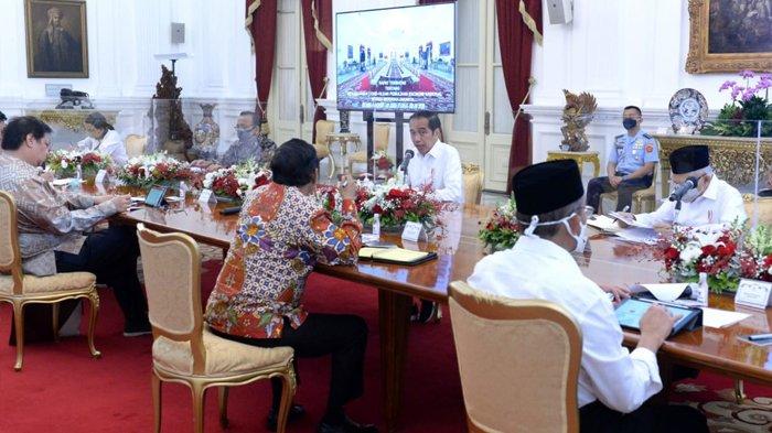 jokowi saat rapat terbatas 2