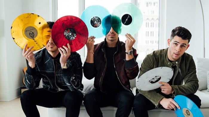 Jonas Brothers adalah sebuah band pop rock asal Amerika Serikat 3