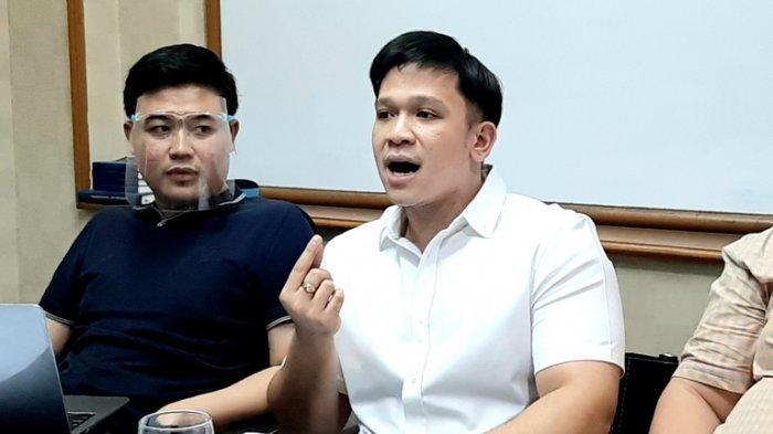 Jordi Onsu membantah kabar dirinya melamar di PT Ayam Geprek Bensu (Benny Sujono) dan minta damai perkara merek.