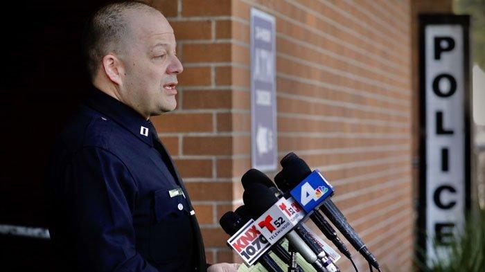 Kapten LAPD. Steve Lurie memberi keterangan di konferensi pers tentang penembakan rapper Pop Smoke