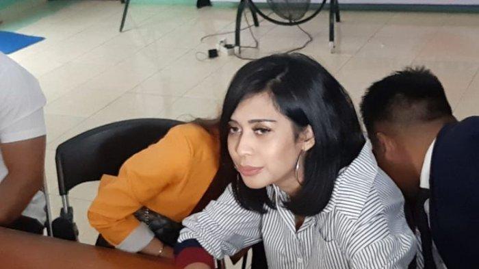 Karen Pooroe mendatangi Komnas Perlindungan Anak