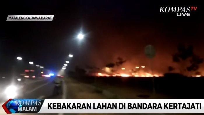 Kebakaran melanda lahan di kawasan Bandar Udara Internasional Jawa Barat(BIJB) Kertajati