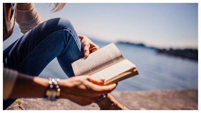 kebiasaan unik ketika membaca buku1