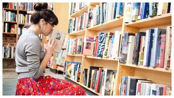 kebiasaan unik ketika membaca buku2