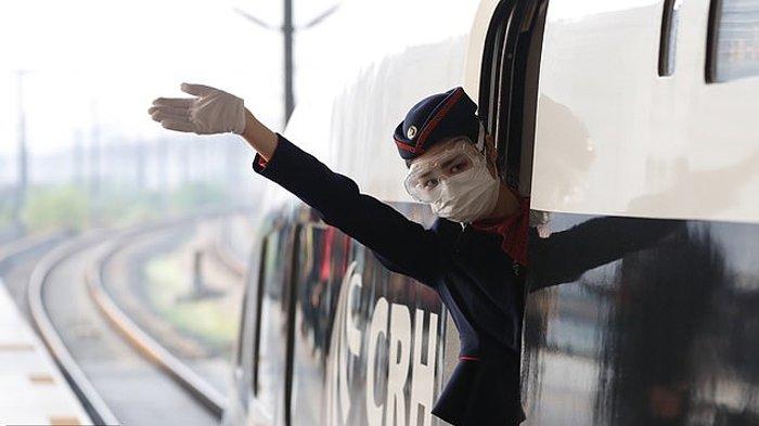 Kereta pertama yang berangkat Wuhan setelah kebijakan lockdown diangkat