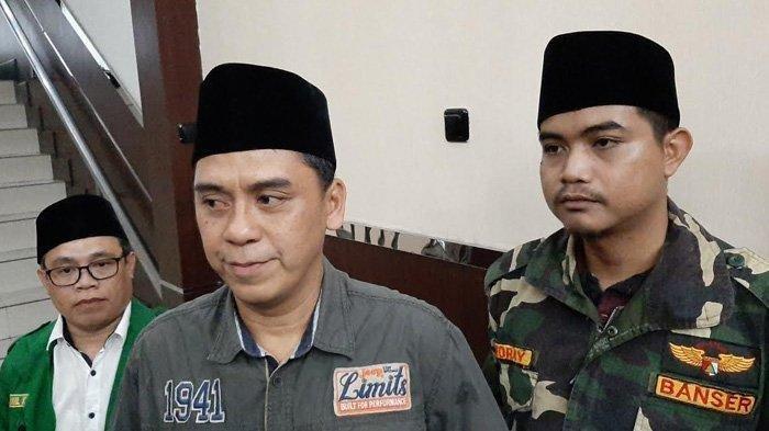 Ketua PP GP Ansor Syaiful Rahmat Dasuki (tengah)