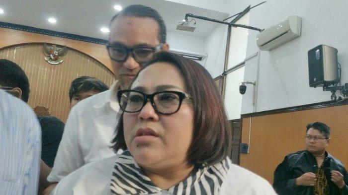 Komedian Nunung dan sang suamI July Jan Sambiran
