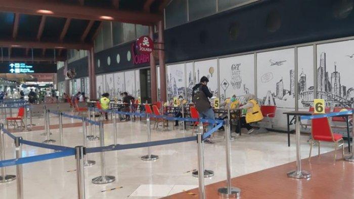 Kondisi sepi di posko pemeriksaan dokumen perjalanan bandara soetta