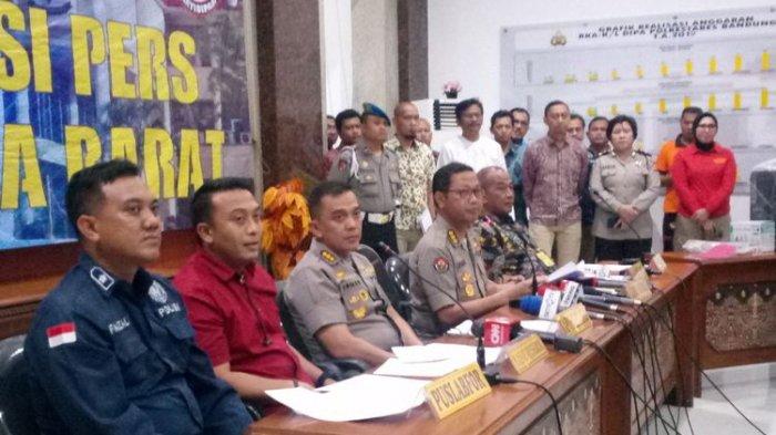 konferensi pers hasil otopsi lina