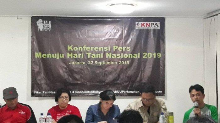 KONFERENSI PERS PETANI