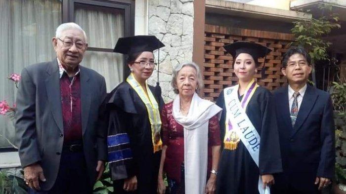 lala cum laude dari umy 2