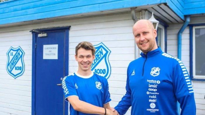 Lionel Messi saat diperkenalkan oleh IK Junkeren