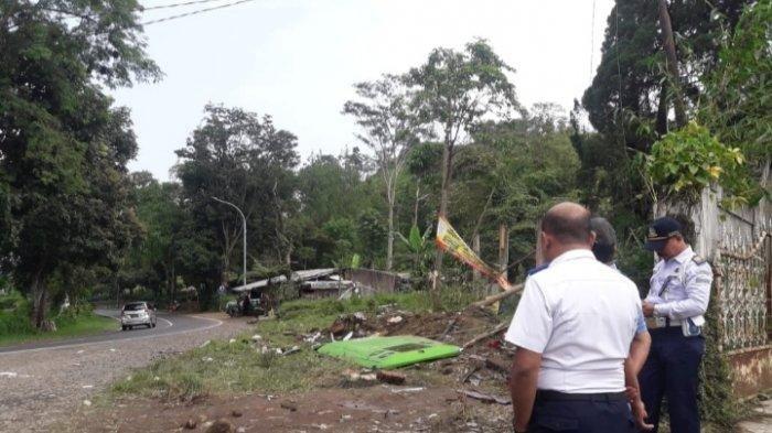 Lokasi kecelakaan di turunan Palasari, Ciater, Subang