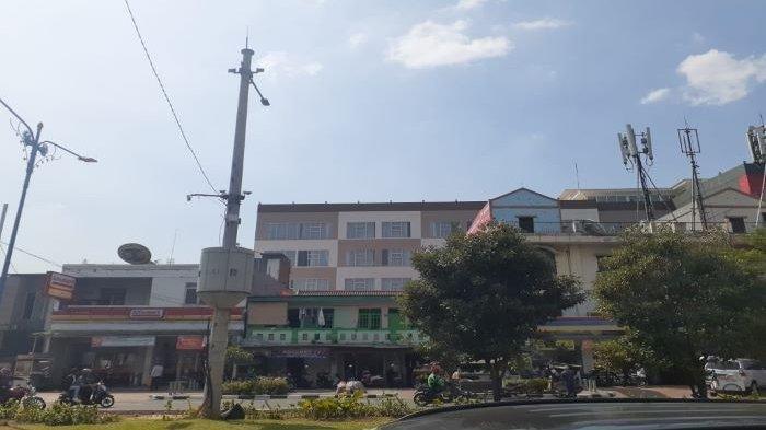 lupa tutup tirai 002133