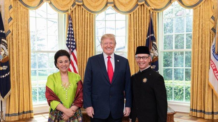 Mahendra Siregar dan Istri Foto Bersama Donald Trump