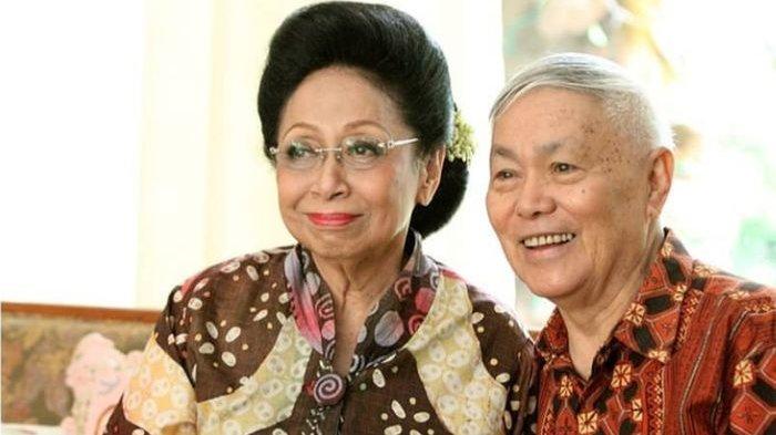 Martha Tilaar dan suami