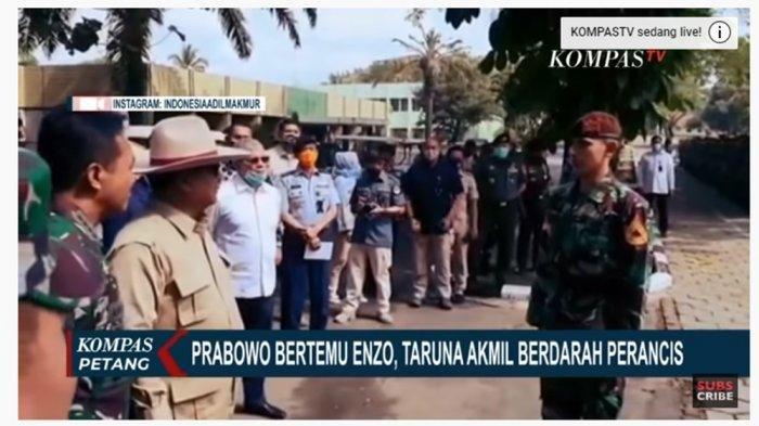Menhan Prabowo membenarkan kerah seragam Enzo Zenz Allie 2