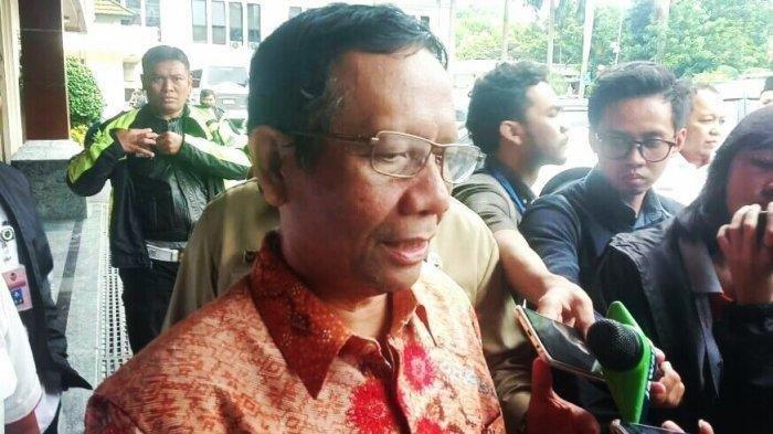 Menko Polhukam Mahfud MD di Kantor Menko Polhukam