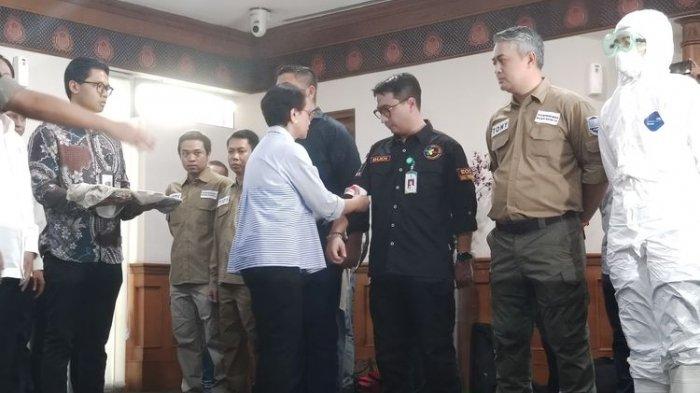 Menteri Luar Negeri Retno Marsudi melepas tim evakuasi WNI di Wuhan