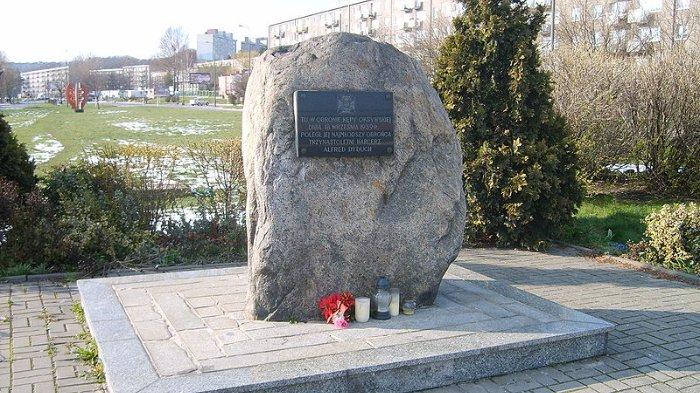 Monumen Alfred Dyduch