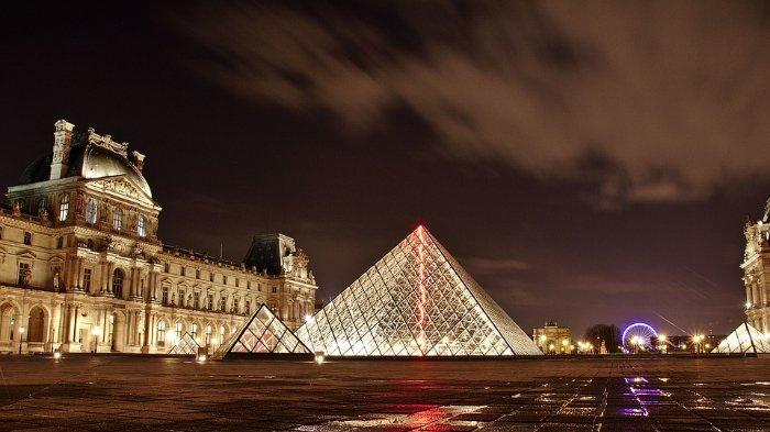 Museum Louvre Prancis