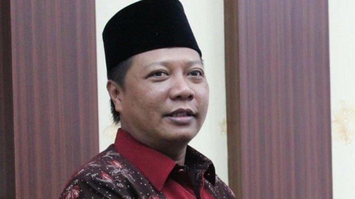 Nizar Zahro merupakan politikus dari partai Gerindra.