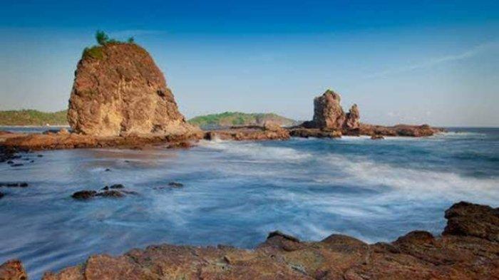 Pantai Watu Lumbung 1