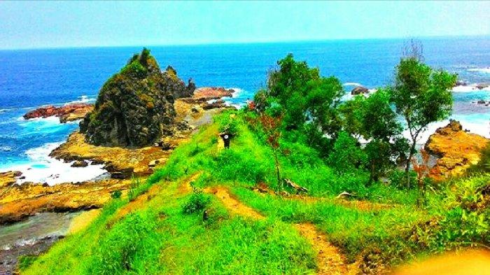 Pantai Watu Lumbung 2