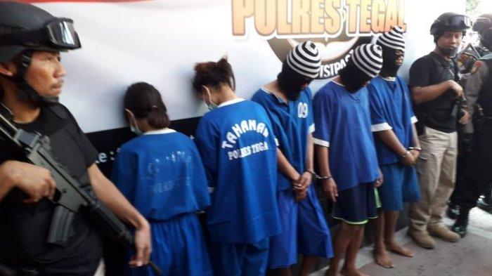 Para pelaku dihadirkan dalam jumpa pers kasus pembunuhan Nurkhikmah (16)