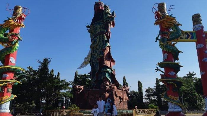 Patung Dewa Kong Co saat masih kokoh berdiri di Klenteng Tuban