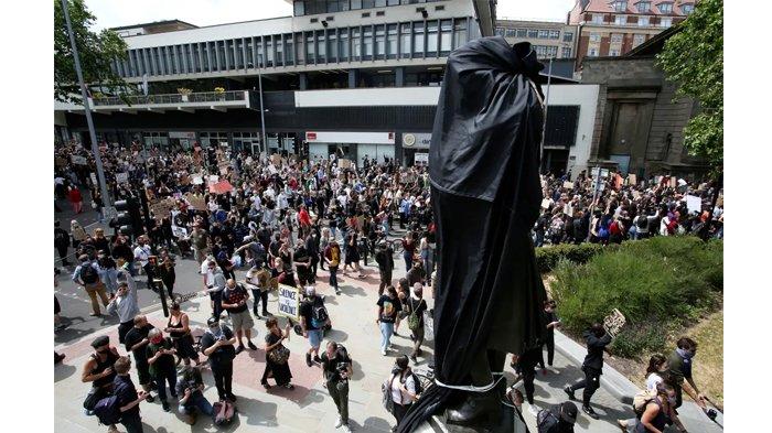 patung Edward Colston 1