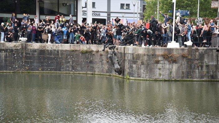 patung Edward Colston 4