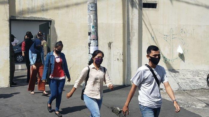 Pegawai Brastagi Supermarket