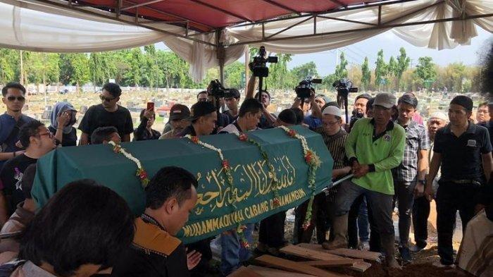 Pemakaman artis Cecep Reza  3562