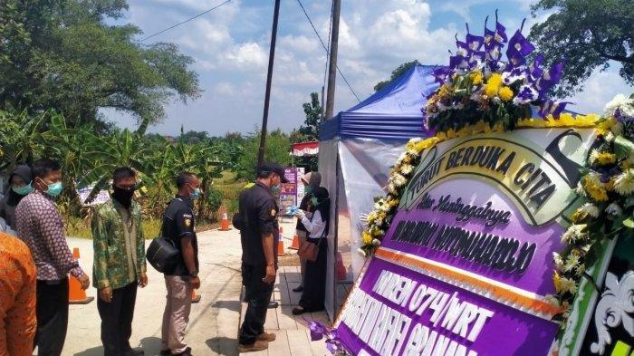 pemakaman ibunda jokowi 1