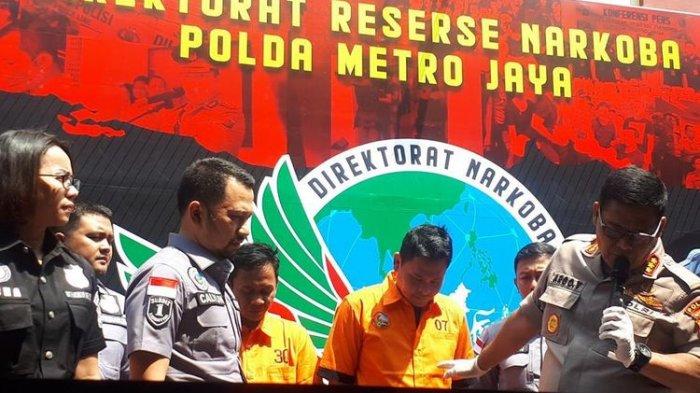 Pemasok narkoba Nunung berinisial E di Polda Metro Jaya