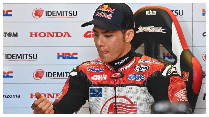 Pembalap LCR Honda, Takaaki Nakagami, mempersiapkan dirinya untuk sesi latihan ketiga di MotoGP Syria, 22 Agustus 2020.
