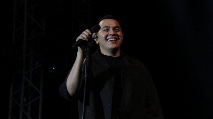 Penampilan Tulus di Prambanan Jazz Festival 2019 (2)