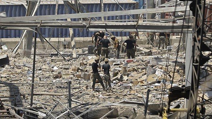 pencarian korban ledakan di Beirut