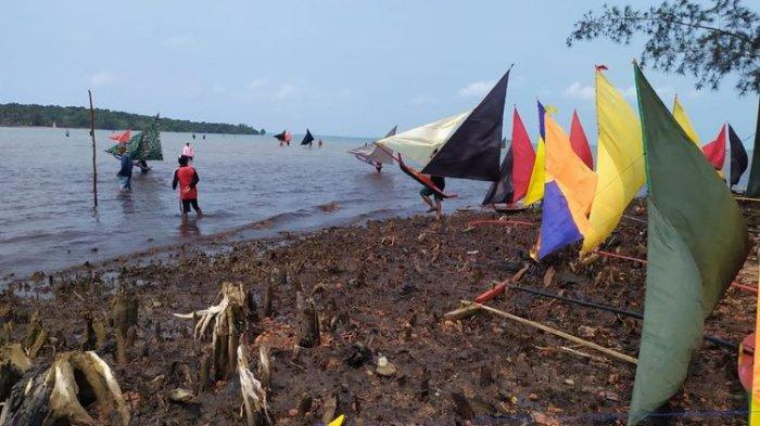 Perahu Jong merupakan permainan tradisional 2