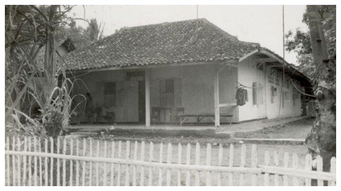 Rumah millik Djiauw Kee Siong di Kampung Bojong, Rengasdengklok-Jawa Barat, menjadi tempat bersejarah karena sempat menampung Bung Karno dan Bung Hatta pada tanggal 16 Agustus 1945, setelah kedua pimpinan negara itu diculik beberapa pemuda pejuang.(Kompas/IMAN NUR ROSYADI)