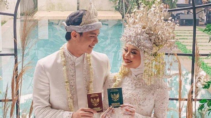 Pernikahan pasangan Dinda Hauw dan Rey Mbayang