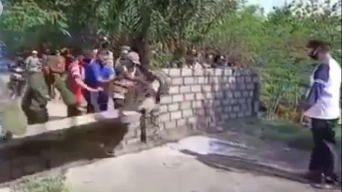 Pintu masuk Desa Sambigede dan Desa Senggreng di Kecamatan Sumberpucung 3