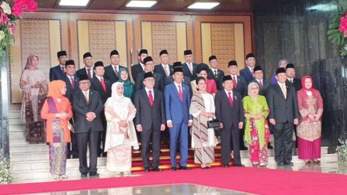 Presiden Joko Widodo berfoto bersama Ketua MPR Zulkfili Hasan
