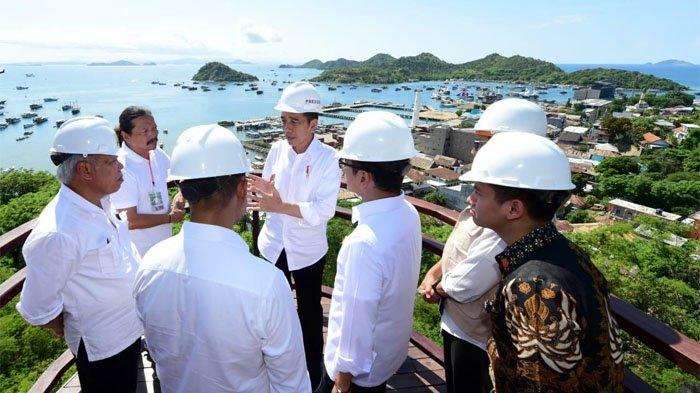 Presiden Joko Widodo di kawasan Puncak Waringin di Labuan Bajo
