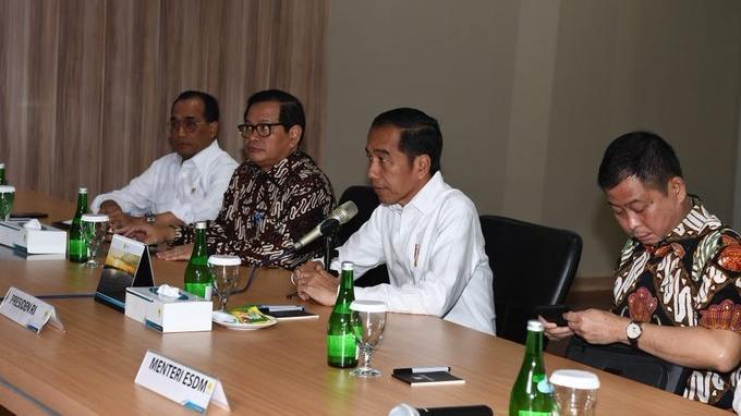 Presiden  Joko Widodo ke kantor pusat PLN