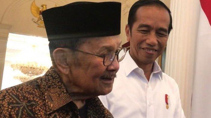 Presiden Joko Widodo saat bertemu dengan Presiden ke-3 RI B.J Habibie