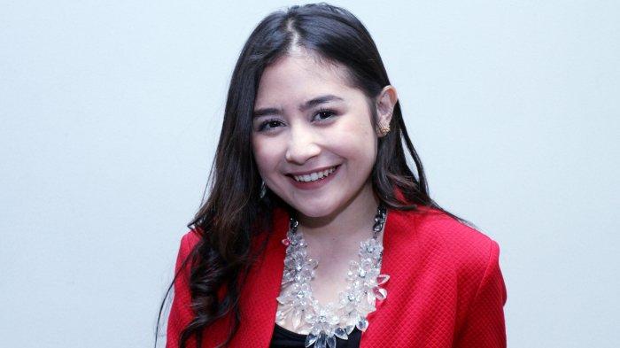 Prilly Latuconsina 2