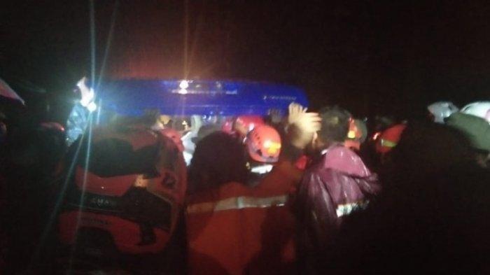 Proses evakuasi siswa SMPN 1 Turi Sleman yang hanyut saat kegiatan susur sungai 3